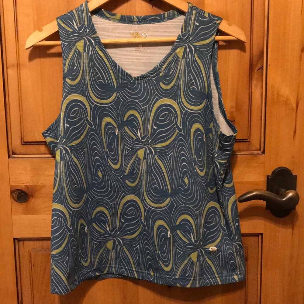 Mountain Hardware top